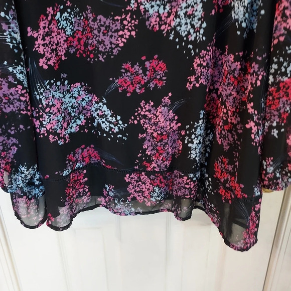 Lane Bryant Black Floral Long Sleeve Blouse in Size 24 - Picture 9 of 9